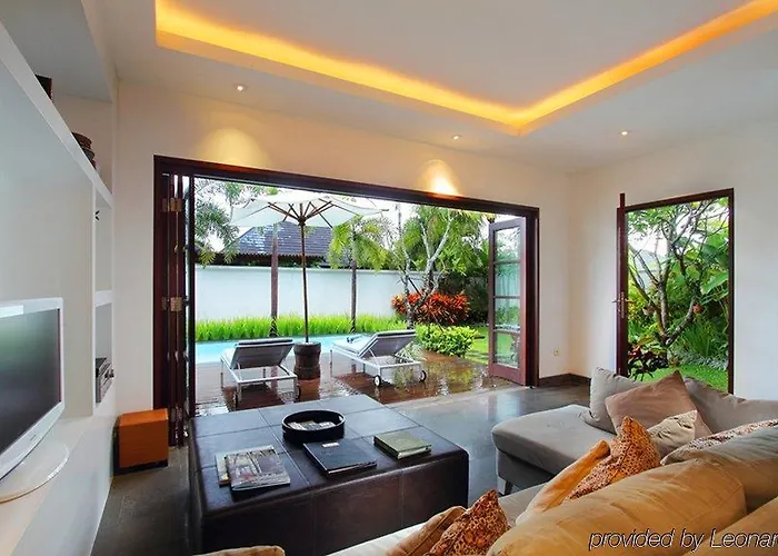 Nunia Boutique Villa *